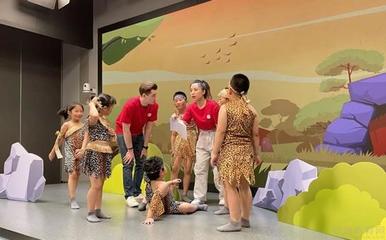 北京勵(lì)步戲劇課程 專業(yè)引導(dǎo)下的表演舞臺，點(diǎn)亮孩子的無限潛能